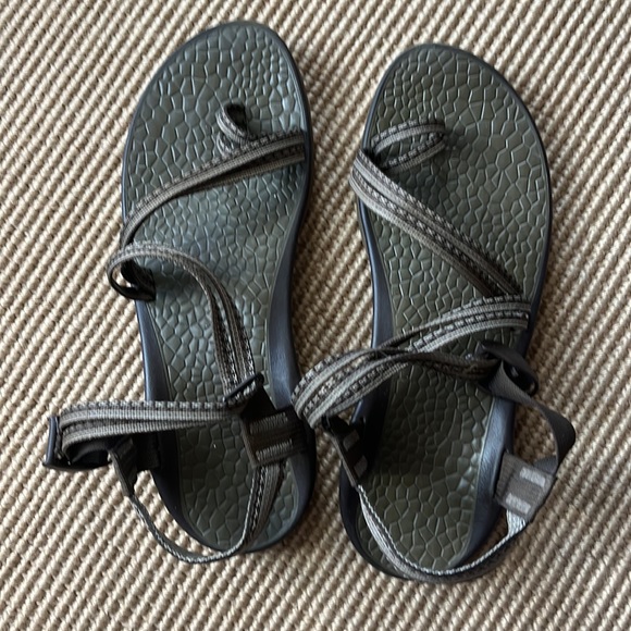 Chaco sanders - brown - lightly worn - Picture 2 of 4